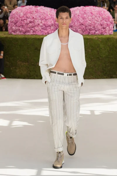 Look 13